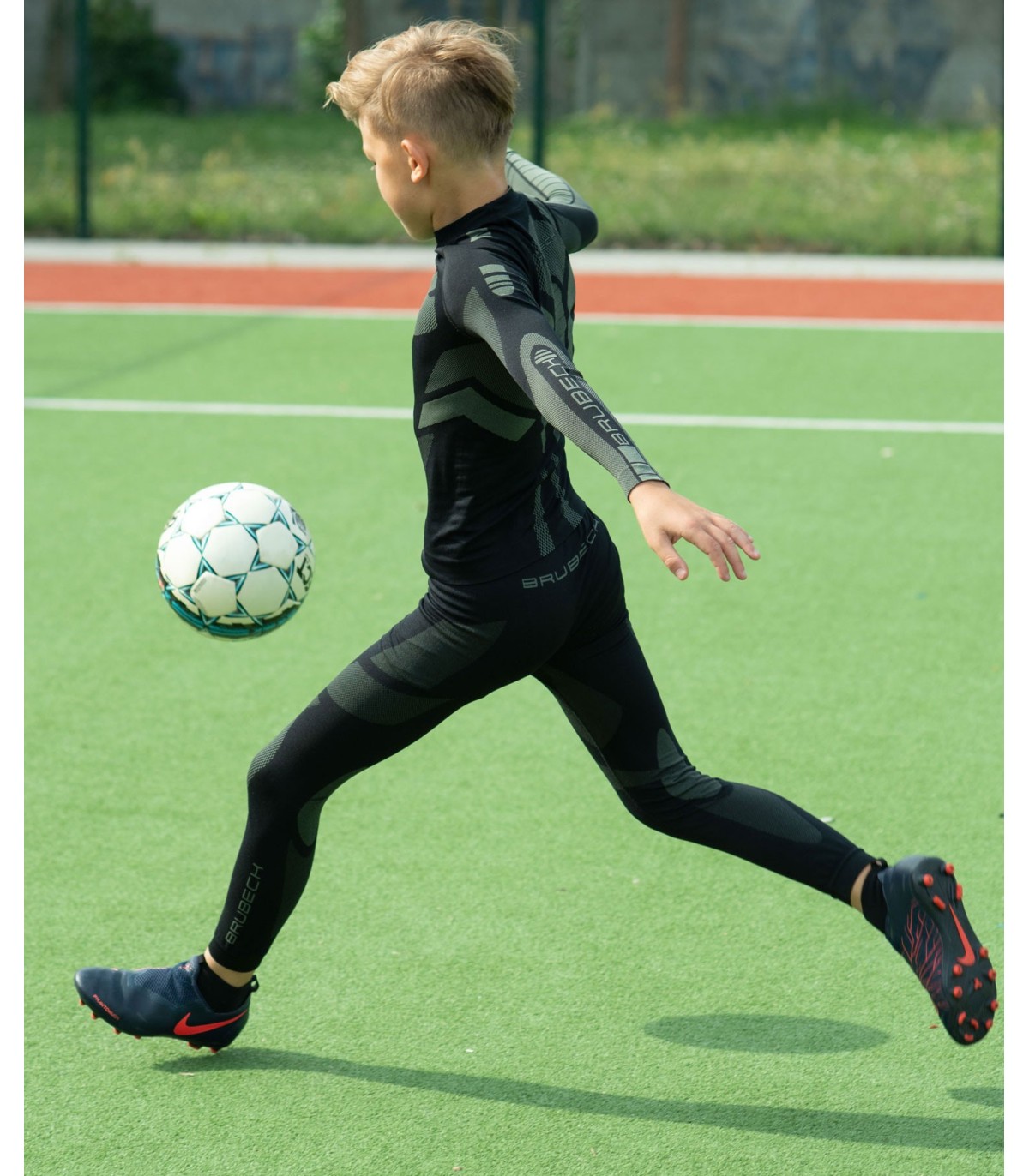 Football Enfant: Jouer au football quand il fait froid